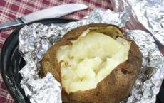 Как запечь картошку в фольге на углях