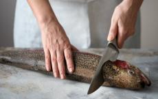 Блюда из лосося Филе лосося с оливками на пару
